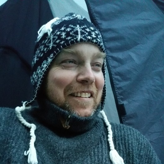 Tommy Johnsen style=